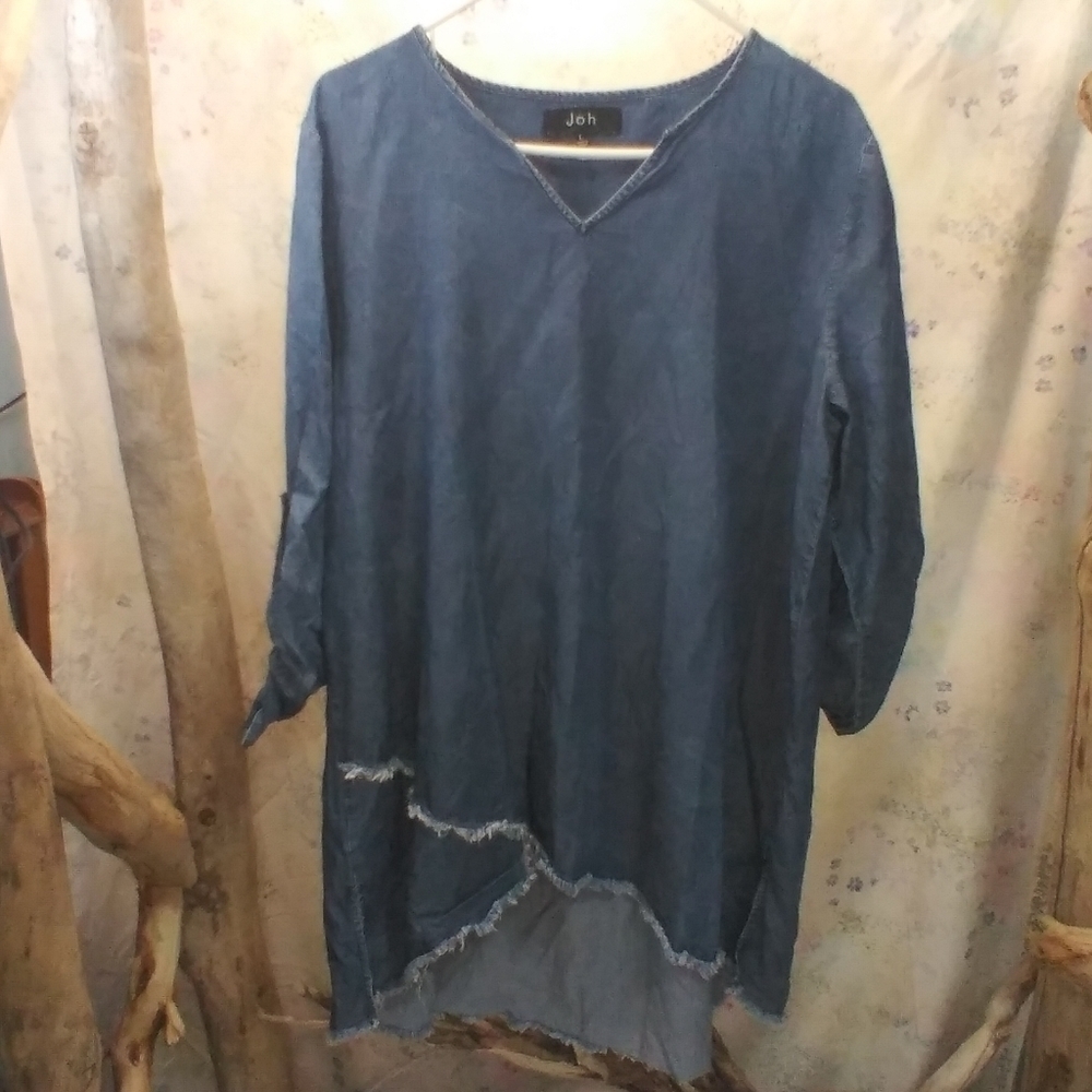 Joh Long Line Lagenlook Chambray Asymmetrical Roll Tab Sleeve Raw Hem Tunic Top